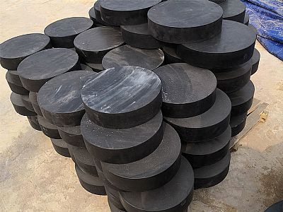 贵港板式橡胶支座由若干层橡胶片与薄钢板经加压硫化